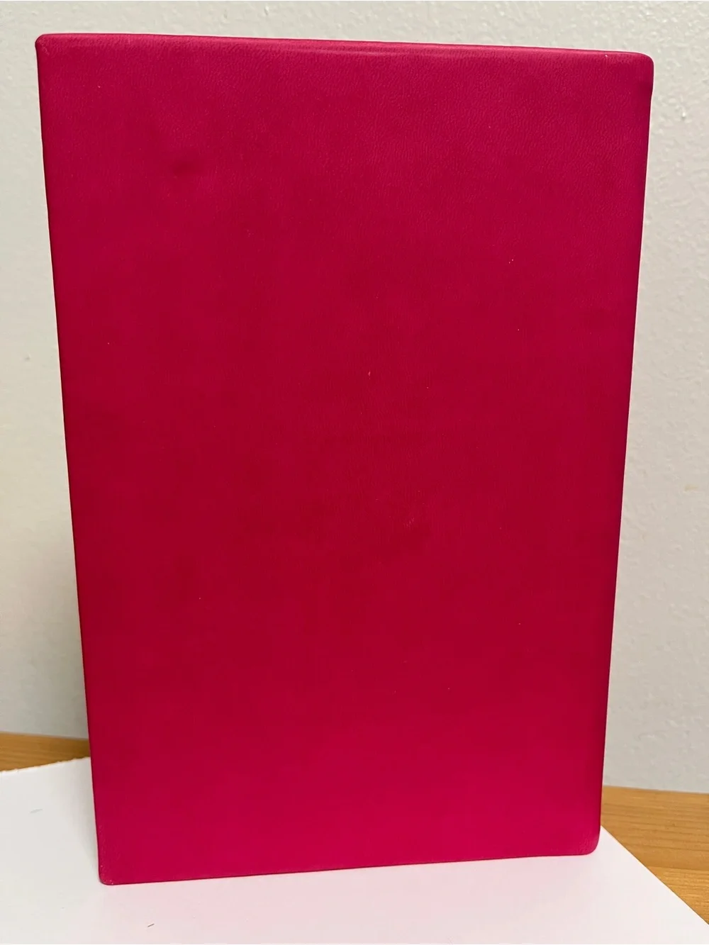 Barnes & Noble NOOK Vivid Pink Ereader Case with Embossed Oscar Wilde Quote